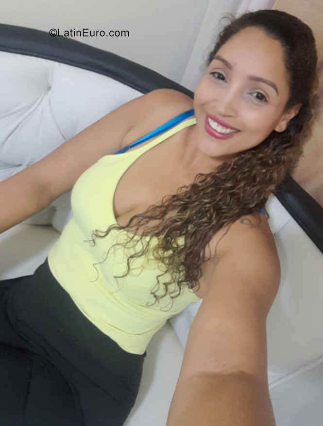 Date this voluptuous Colombia girl Maribel from Medellin CO31695