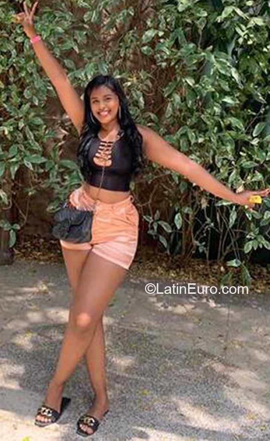 Date this exotic Colombia girl Johana from Cartagena CO31742