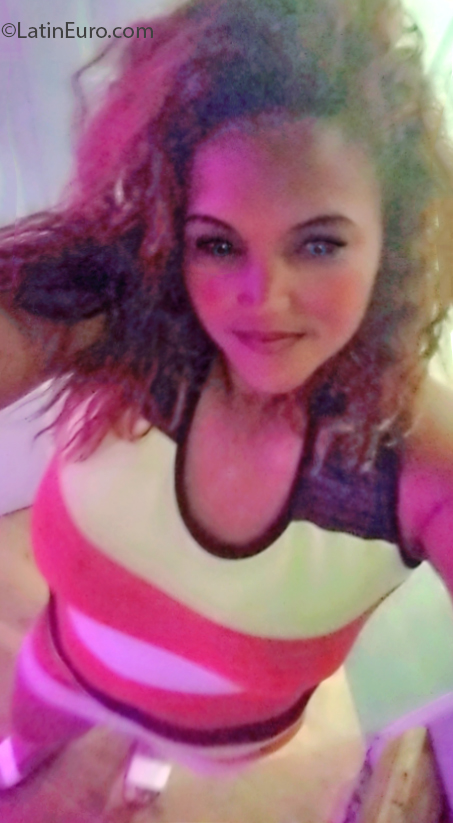 Date this exotic Dominican Republic girl Glenny from Santiago DO40905