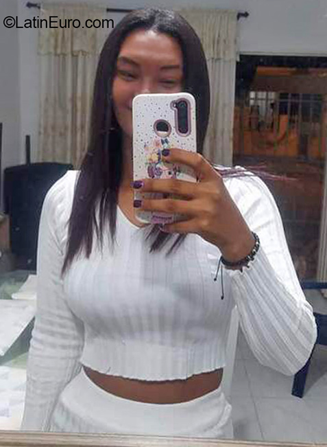 Date this athletic Colombia girl Kiara from Cali CO31898