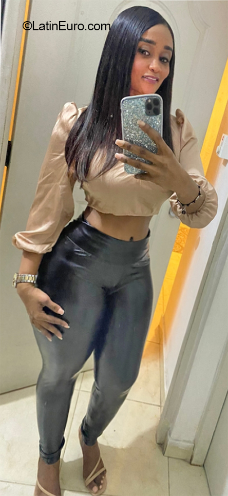 Date this gorgeous Dominican Republic girl Yahaira from Santo Domingo DO40939