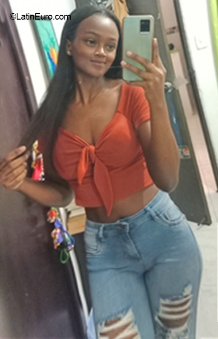 Date this sensual Colombia girl Catalina from Cali CO31924