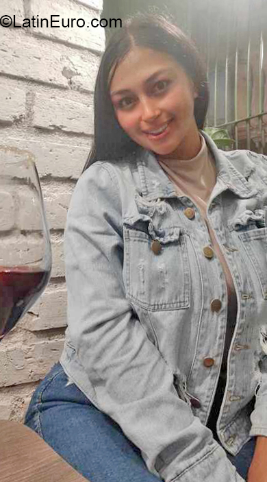 Date this nice looking Colombia girl Elizabeth from Medellin CO32093