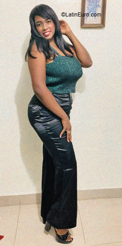Date this lovely Dominican Republic girl Coranyi from Santo Domingo DO41116