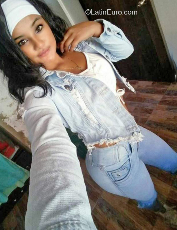Date this tall Colombia girl Angie from Bogota CO32102