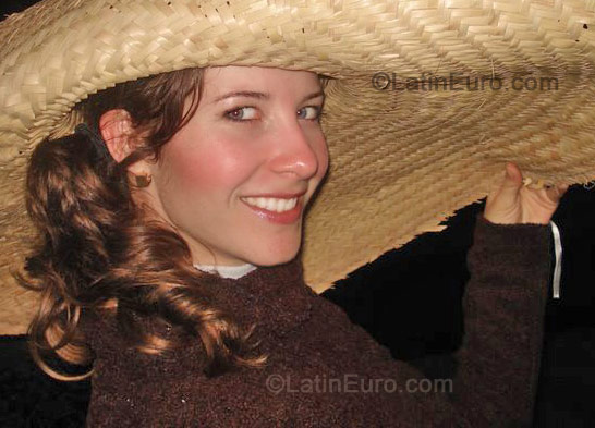 Date this voluptuous Brazil girl Ana from Curitba B-188