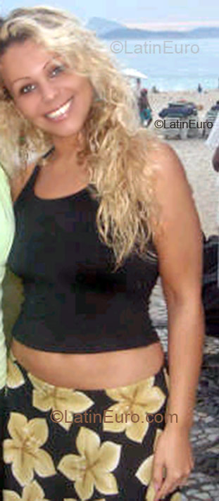 Date this voluptuous Brazil girl Andreza from  B-272