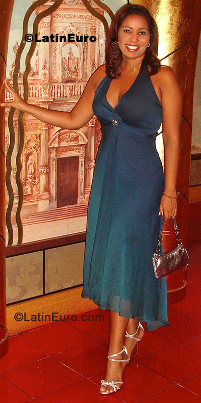 Date this foxy Brazil girl Ellen from Vitoria B-68