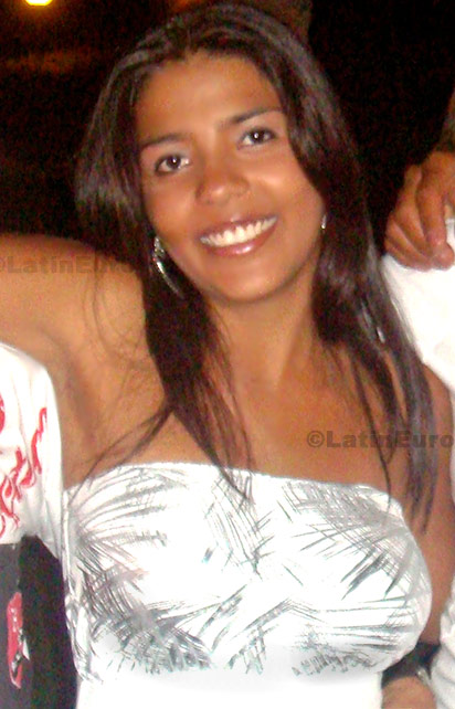 Date this hard body Brazil girl Fernanda from Montes Claros B-79