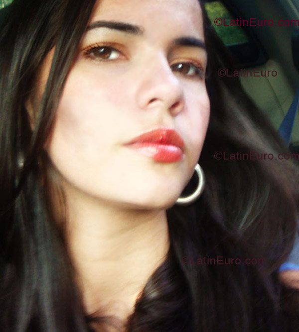 Date this nice looking Brazil girl Nataly from Santos B1229