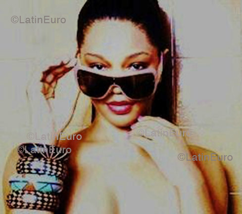 Date this voluptuous Brazil girl Thais from Birigui B1258