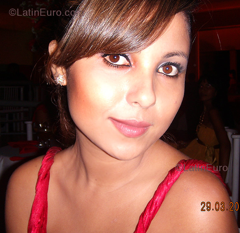 Date this voluptuous Brazil girl Juliana from Goiania B1286