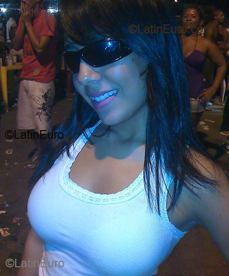 Date this happy Brazil girl Rafaella from Rio de Janeiro B1416