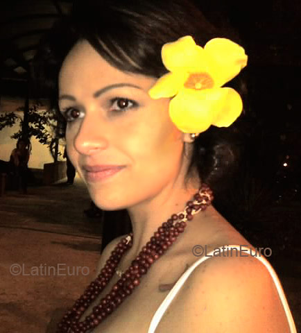 Date this sensual Brazil girl Eline from Sao Paulo B1421