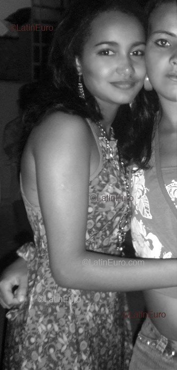 Date this foxy Brazil girl Debora- from Sao Domingos Das Dores B1564