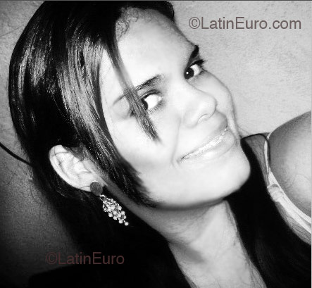 Date this happy Brazil girl Kelly from Cuiaba B1570