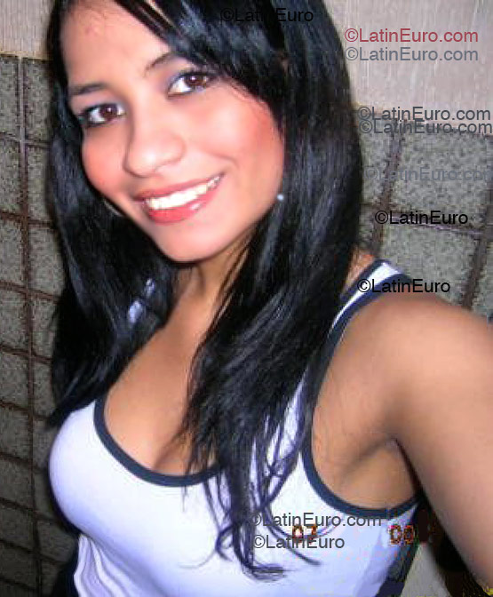 Date this foxy Brazil girl Flavia from Campos Dos Goytacazes B1701