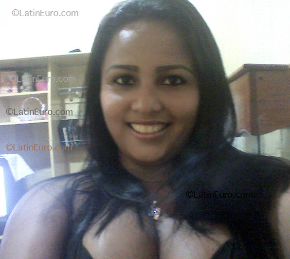 Date this stunning Brazil girl Ellen from Macapa B1760