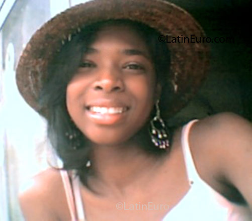 Date this voluptuous Brazil girl Juliana from Nova Iguacu B1795