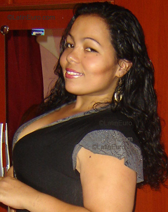 Date this athletic Brazil girl Valeria from Sao Vicente B1844