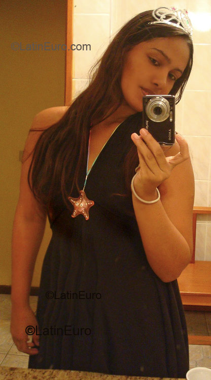 Date this foxy Brazil girl Kamilla from Maraba B1846