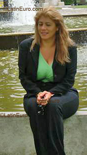 Date this stunning Brazil girl Mara from Goiania B1864