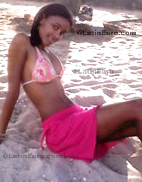 Date this stunning Brazil girl Lilia from Ubatuba B190