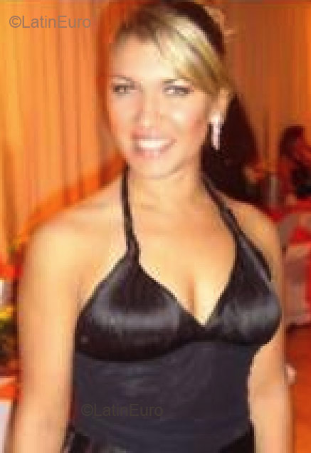 Date this fun Brazil girl Vanize- from Porto Alegre B1930