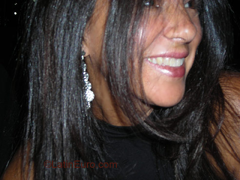 Date this attractive Brazil girl Regina from  B1946