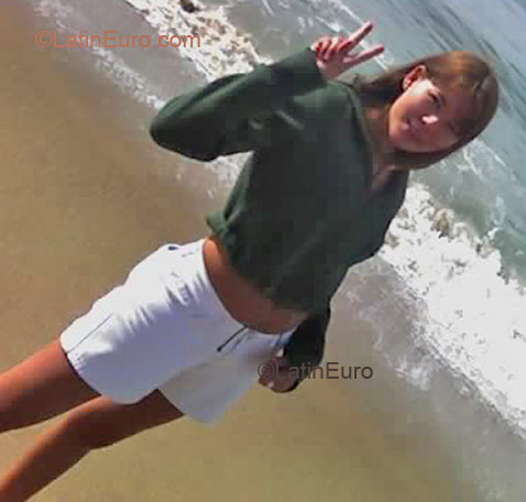 Date this gorgeous Brazil girl Flaviane from  B1976