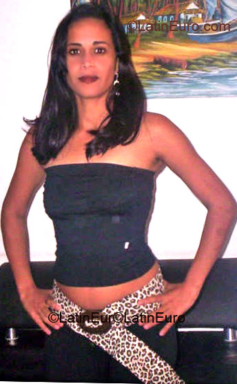 Date this lovely Brazil girl Pollyana from Belo Horizonte B2005
