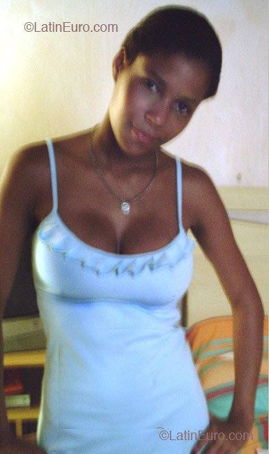 Date this foxy Brazil girl Lucimar from Rio de Janeiro B2165