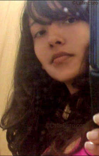 Date this nice looking Brazil girl Elaine from Rio de Janeiro B2196