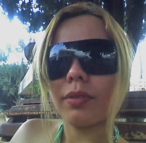 Date this athletic Brazil girl Kelly from  B2200