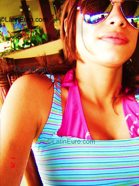 Date this charming Brazil girl Heloisa from Brasilia B2204