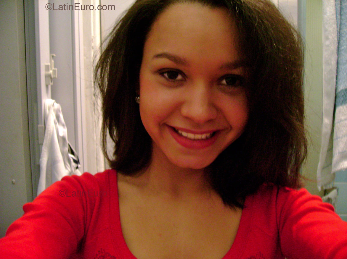 Date this georgeous Brazil girl Monique from Fortaleza B2334