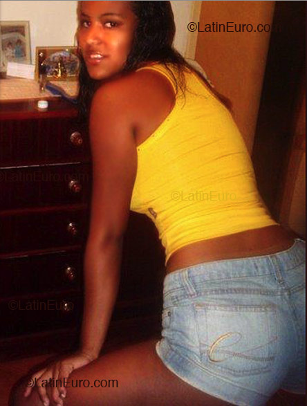 Date this beautiful Brazil girl Alline from RIO DE JANEIRO B2347