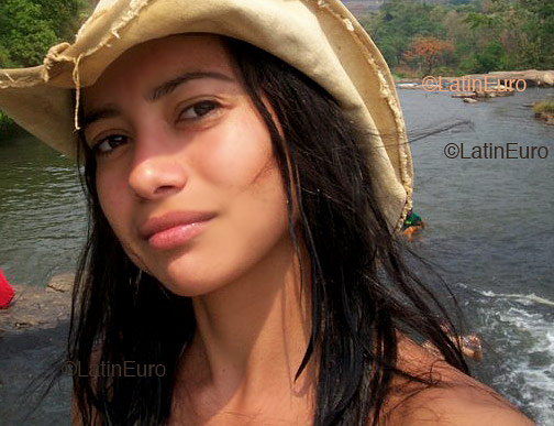 Date this beautiful Brazil girl Geizimar from  B2393