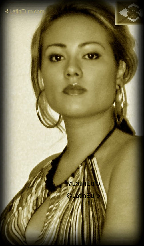 Date this stunning Brazil girl Carolina from Santos B1596