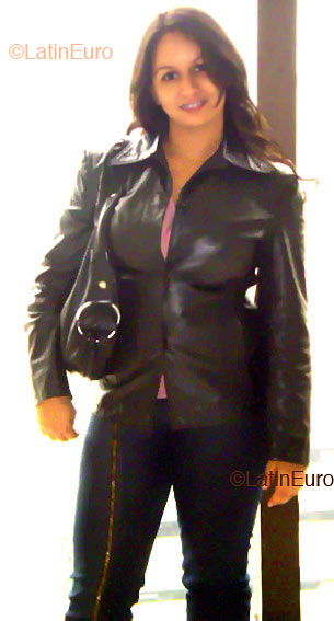 Date this georgeous Brazil girl Viviane from Goiania B2432