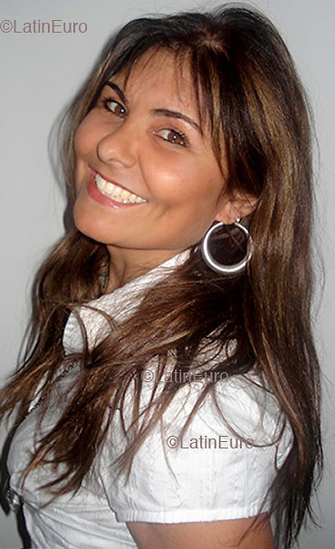 Date this hot Brazil girl Maria from Curitiba B2496