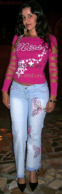 Date this attractive Brazil girl Rafaella from GOIANIA B2531