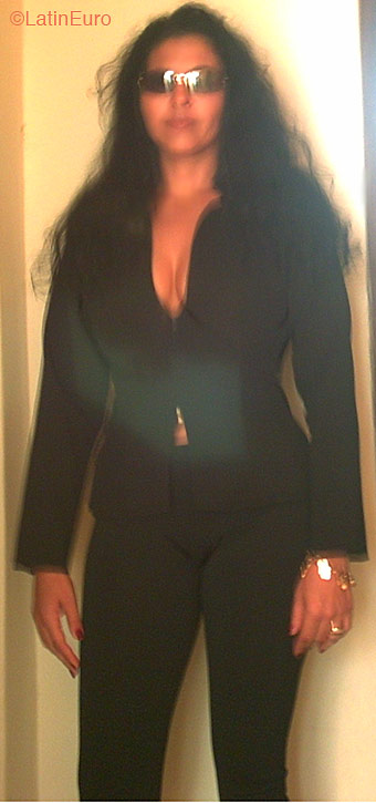 Date this gorgeous Brazil girl Rosangela from SERRA B2536