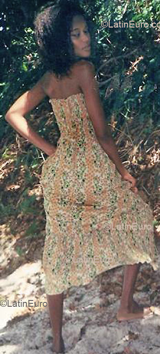 Date this happy Brazil girl Marines from SALVADOR B2580