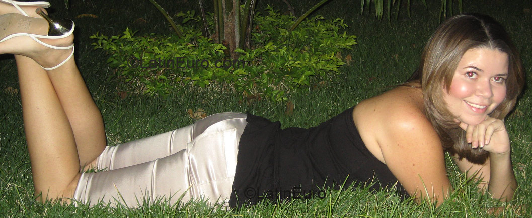 Date this georgeous Brazil girl Paula from SOUSA B1000