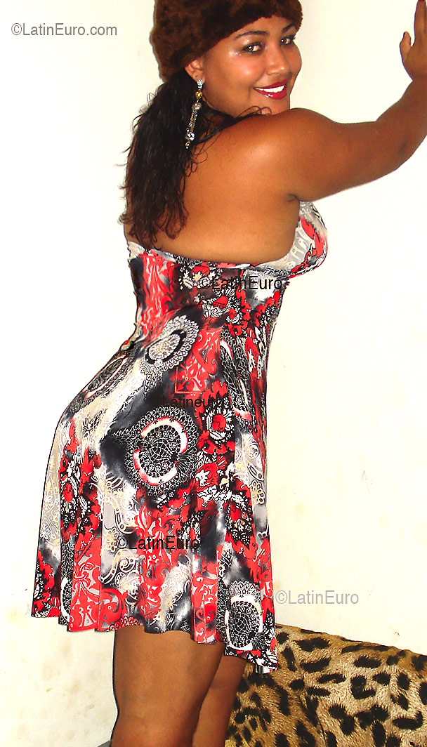 Date this good-looking Brazil girl Thalita from MANTENA B2624