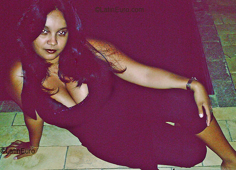 Date this tall Brazil girl Vania from GOVERNADOR VALADARES B2696