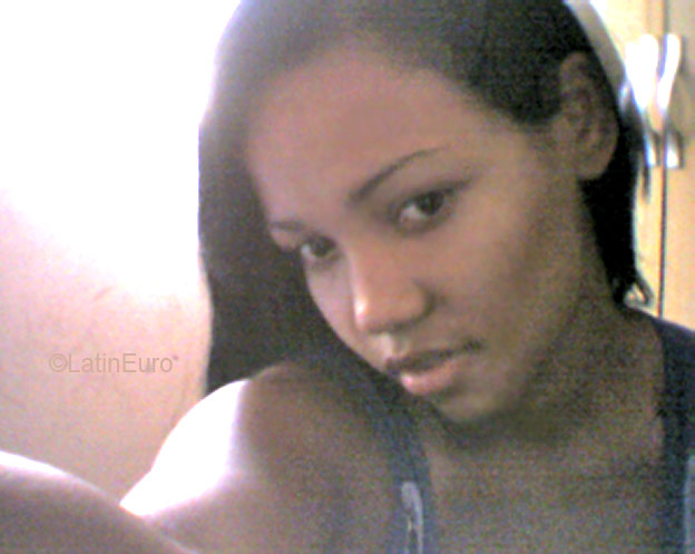 Date this voluptuous Brazil girl Aline from MANAUS B2715