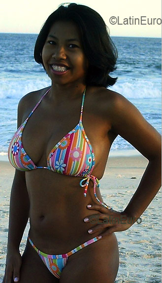 Date this happy Brazil girl Maria from RIO DE JANEIRO B2763