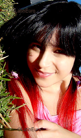 Date this delightful Brazil girl Flavia from CURITIBA B2787